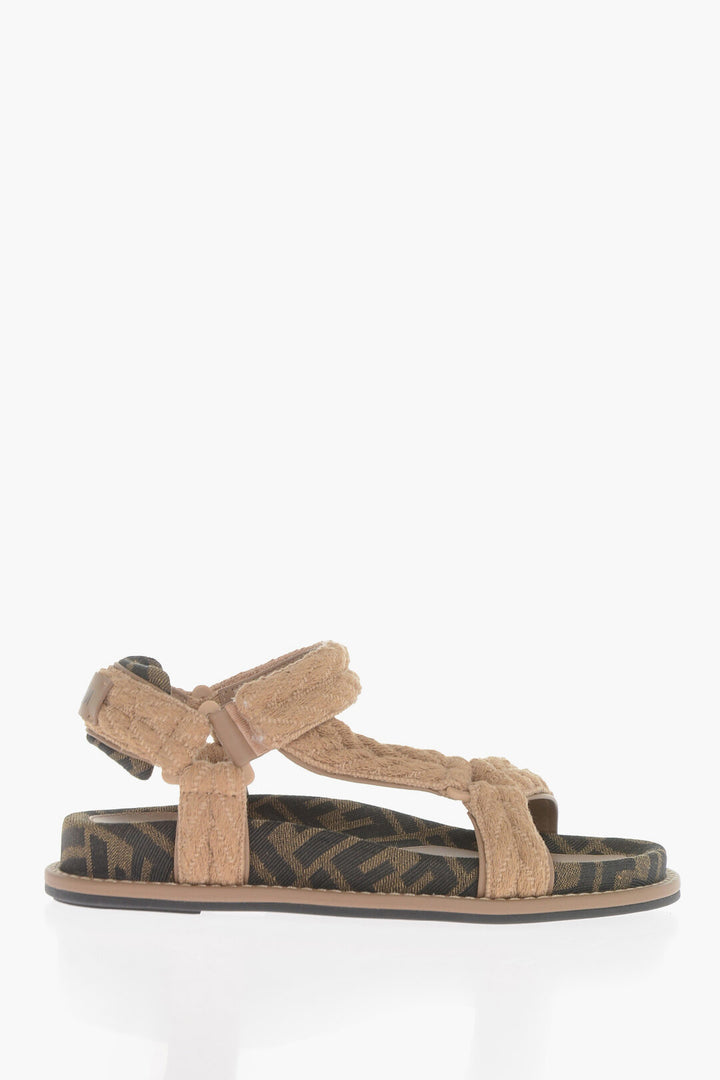 Sandalo in tessuto monogramma Fendi con chiusura in velcro