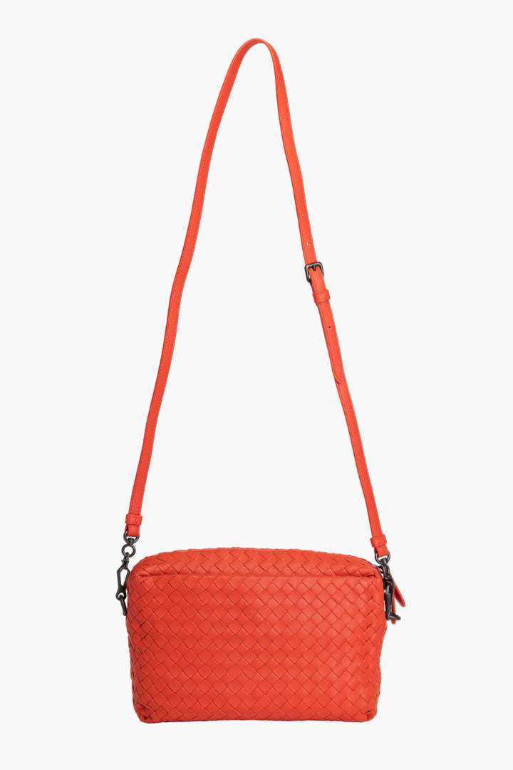 Borsa Bottega Veneta in pelle intrecciata arancione con tracolla regolabile