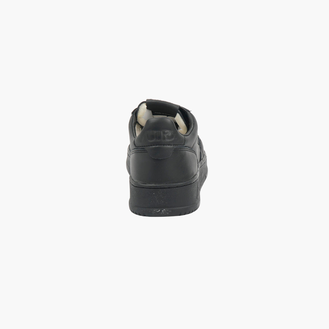 Sneakers AUTRY in pelle nera con logo esclusivo e dettaglio bandiera americana